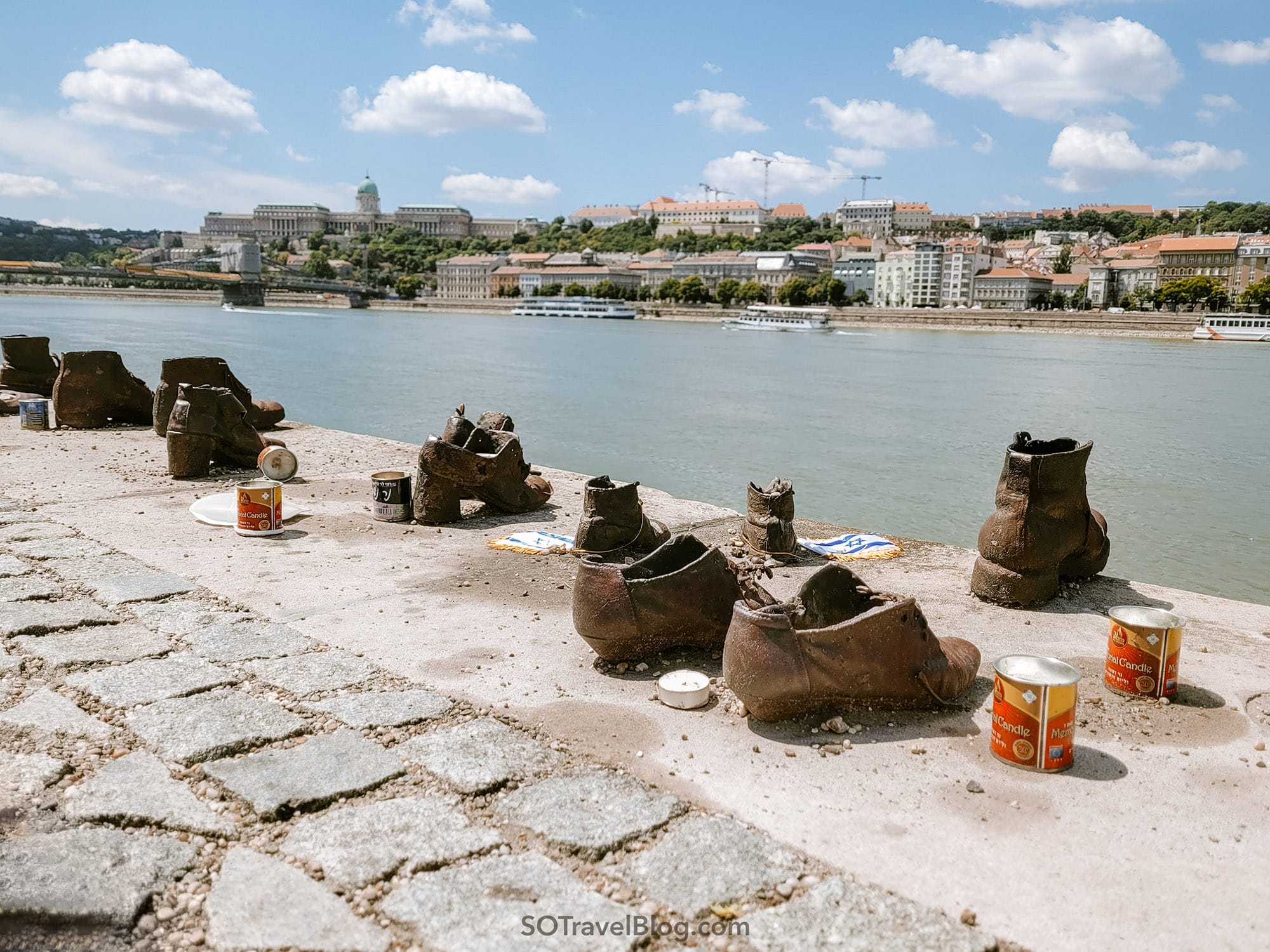 אנדרטת הנעליים על הדנובה בודפשט